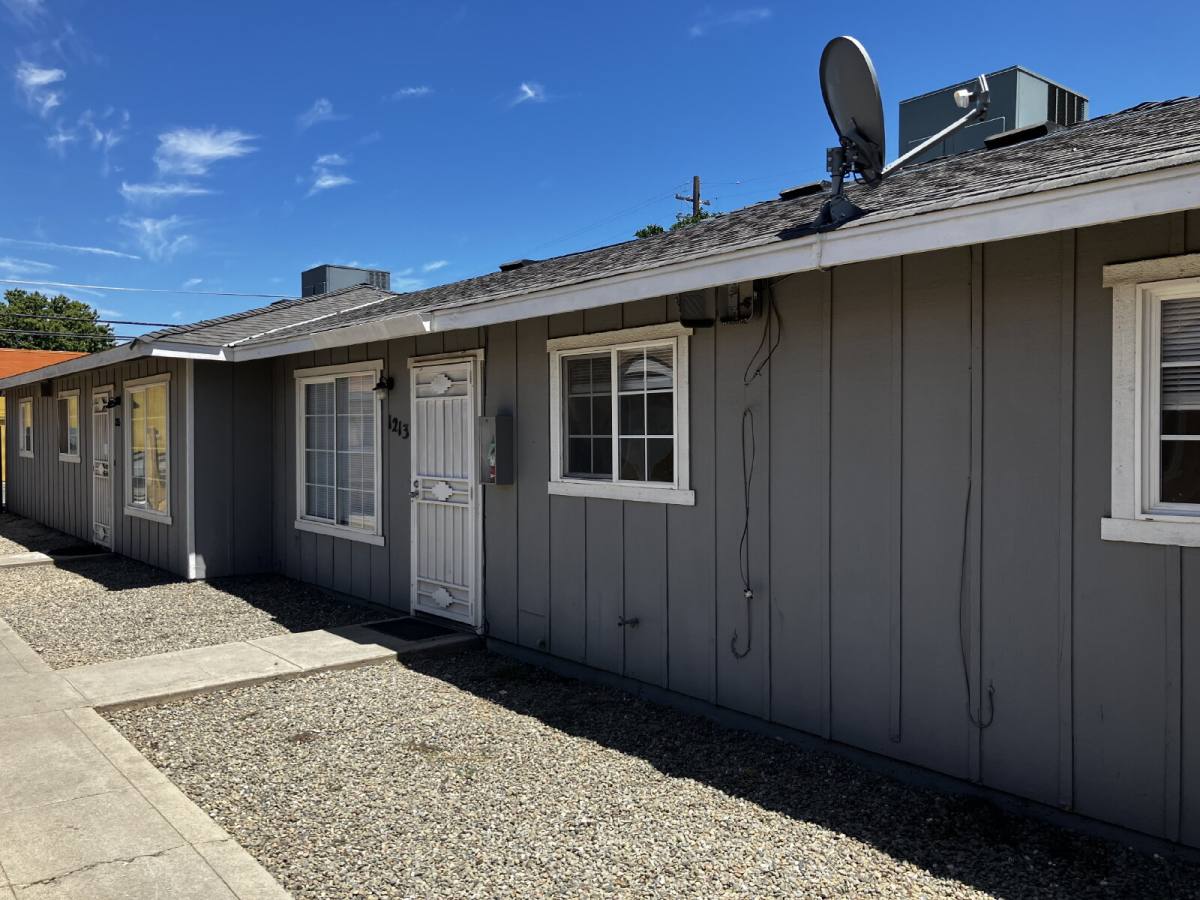 Apartment for rent at 1213 W 8th St, Merced, CA 95341