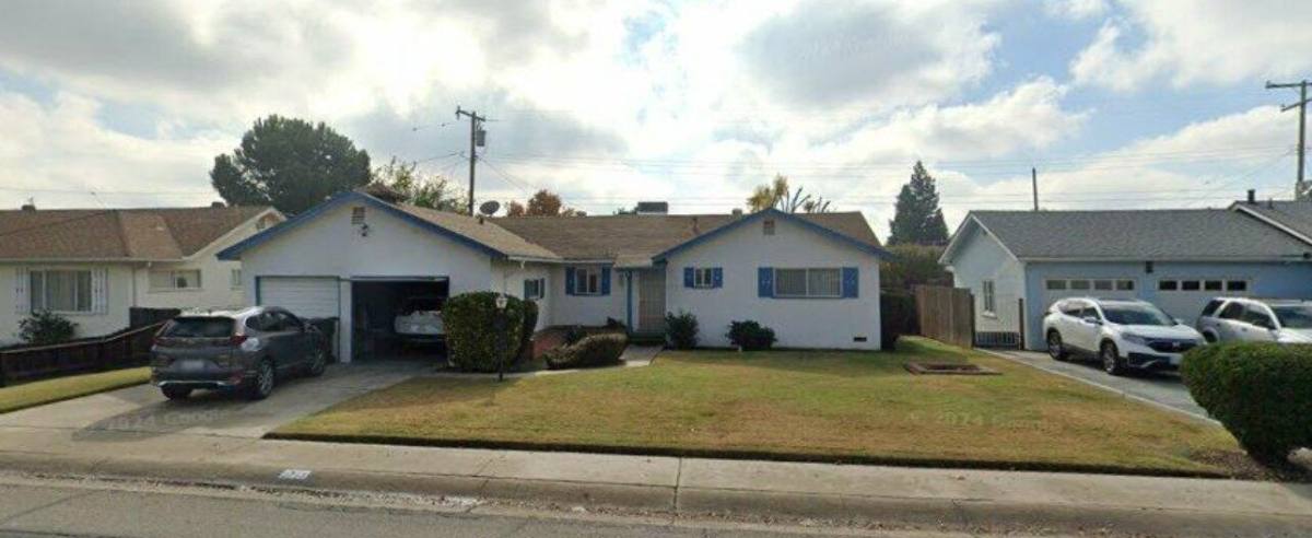 House for rent at 2713 W Walnut Ave, Visalia, CA 93277