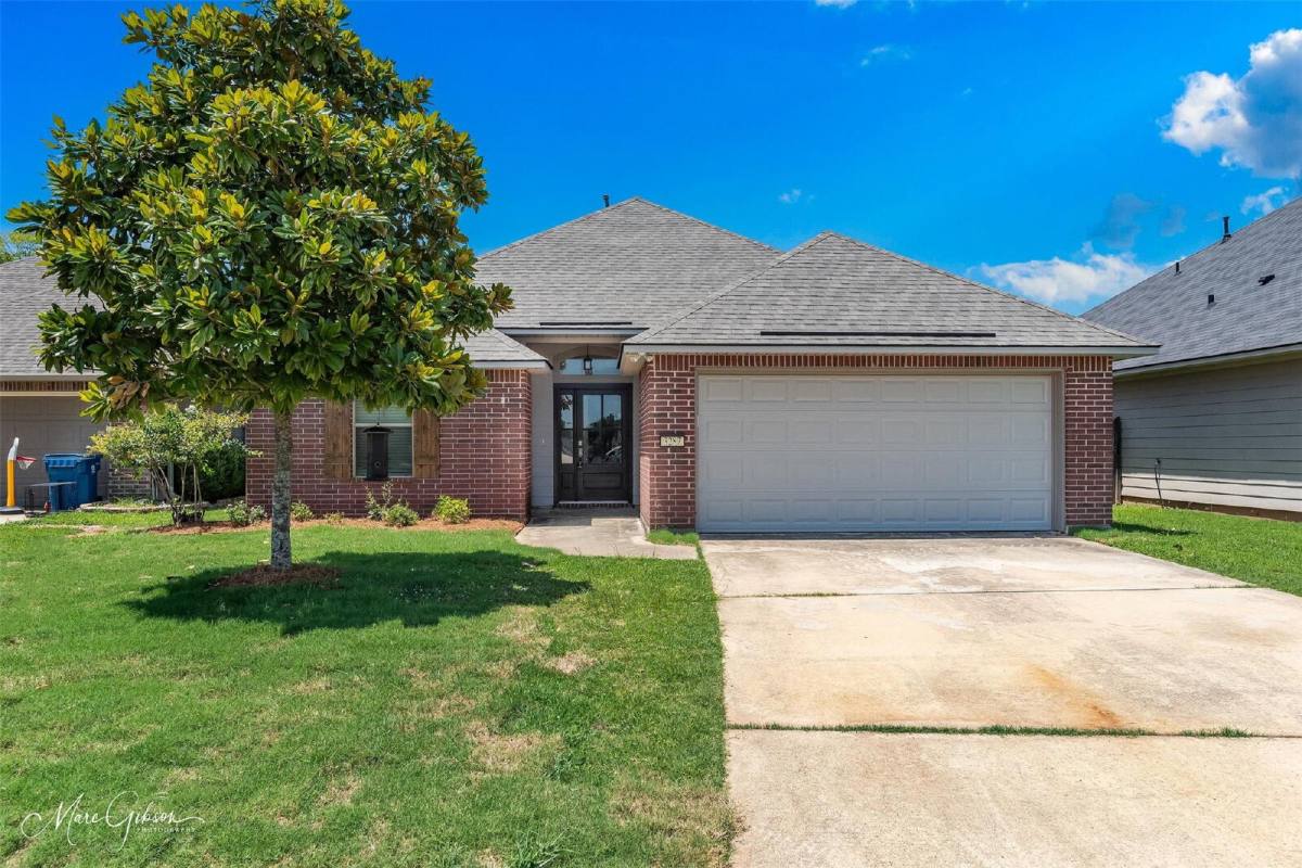 House for rent at 3287 Grand Lake Dr, Bossier City, LA 71111