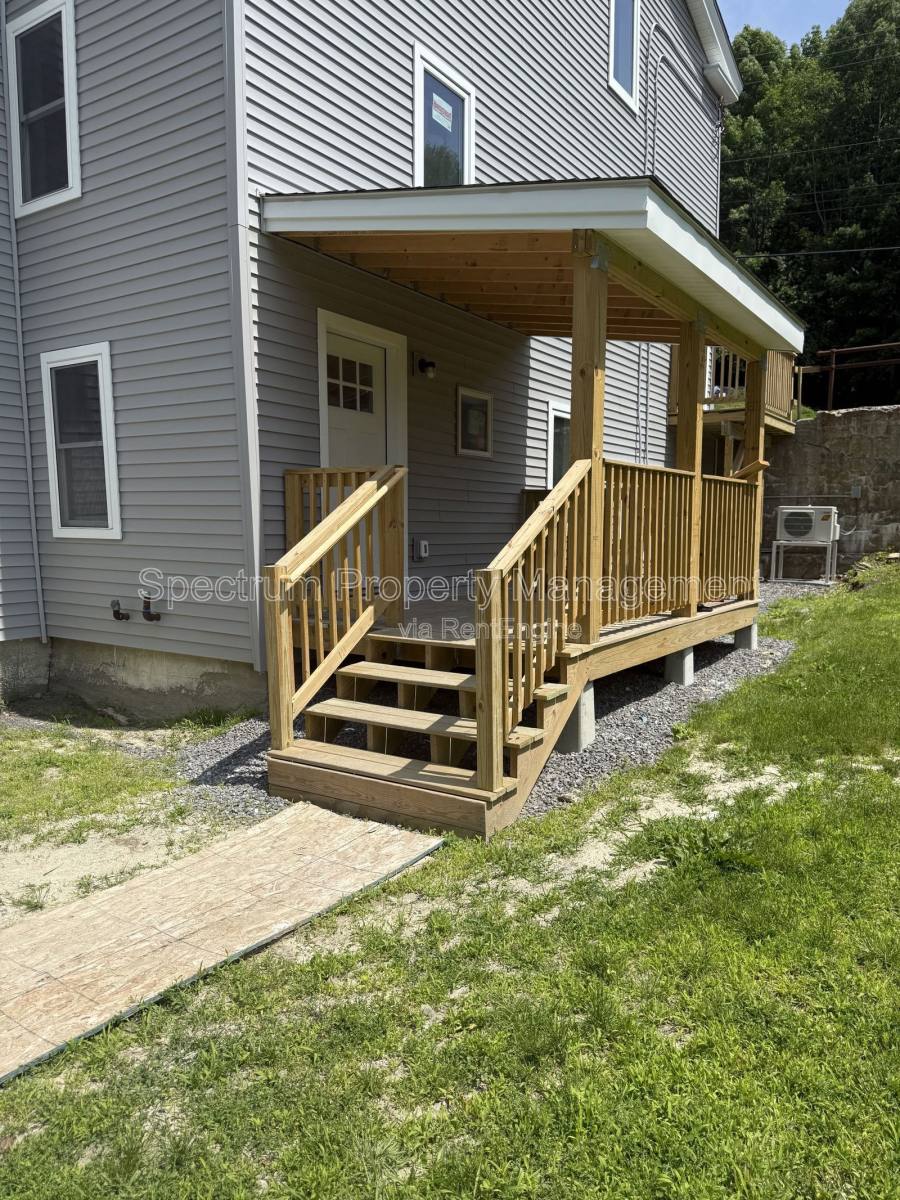 Apartment for rent at 100 Mount Vernon Ave #1, Augusta, ME 04330