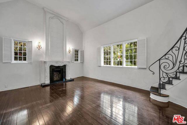 House for rent at 618 N Rodeo Dr, Beverly Hills, CA 90210