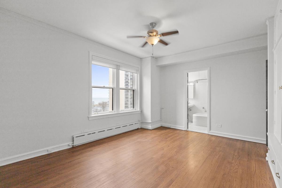 Apartment for rent at 534 W Stratford Place, Chicago, IL 60657