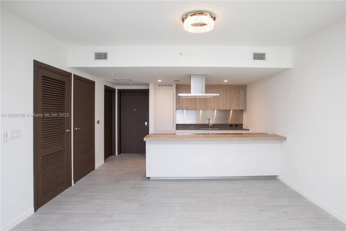 House for rent at 1000 Brickell Plaza, Miami, FL 33132