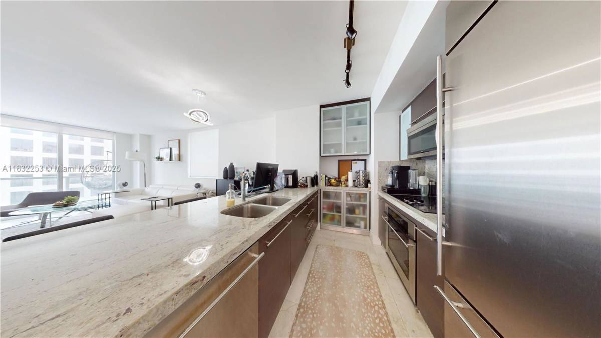 House for rent at 500 Brickell Ave, Miami, FL 33131
