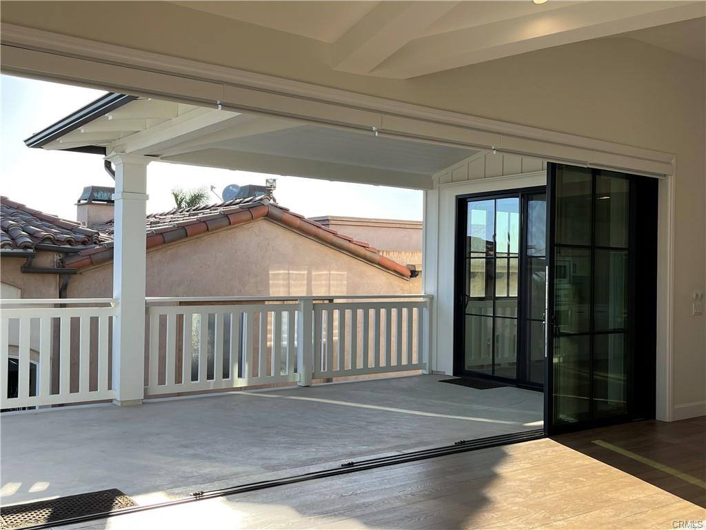 Townhouse for rent at 933 15th St, Hermosa Beach, CA 90254