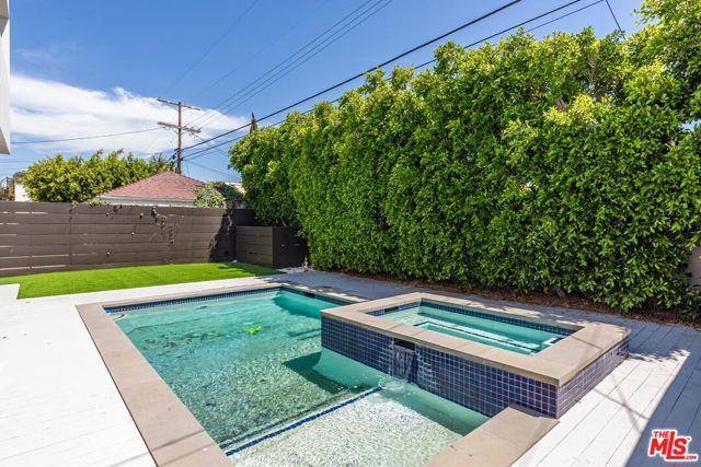 House for rent at 458 S Sycamore Ave, Los Angeles, CA 90036