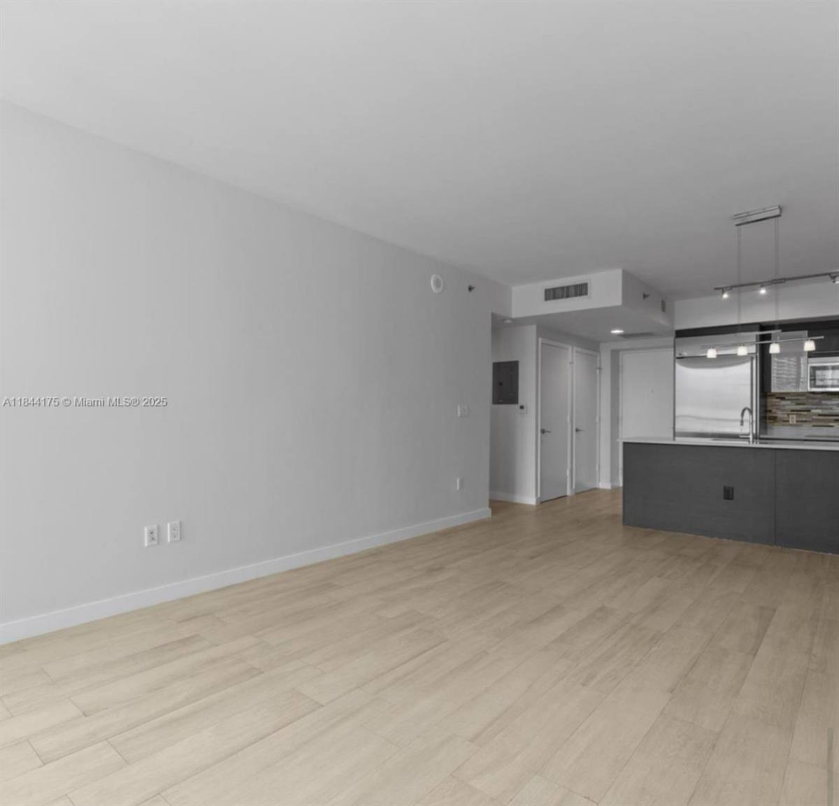 Apartment for rent at 55 SE 6th St, Miami, FL 33131