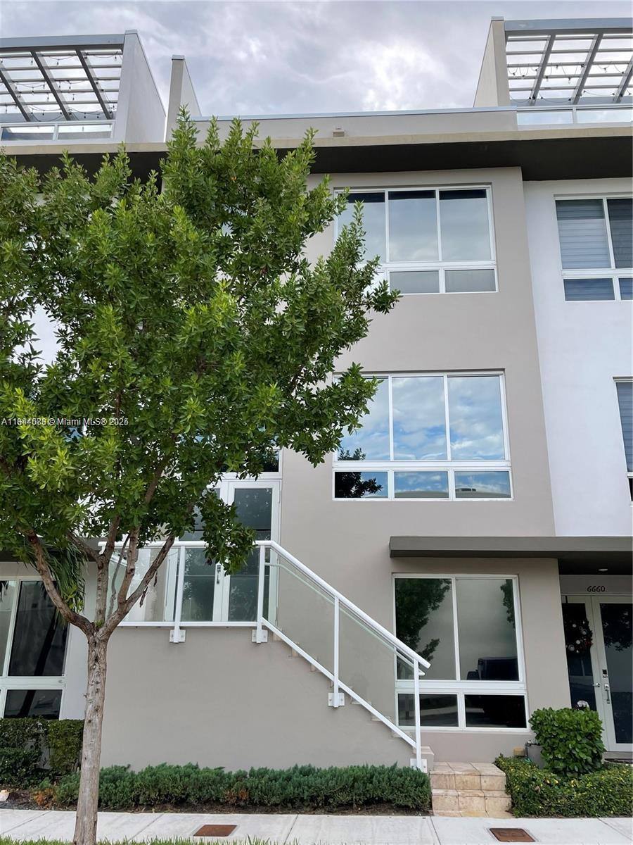 House for rent at 6650 NW 104th Path, Miami, FL 33178