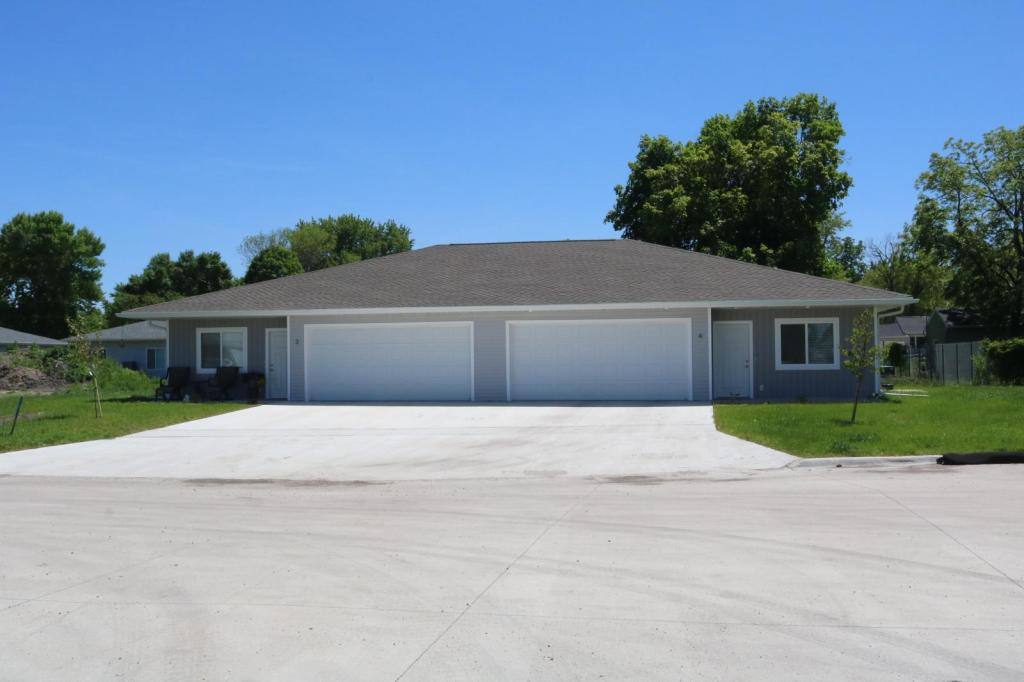 Townhouse for rent at 11 Reserve Court, Garner, IA 50438