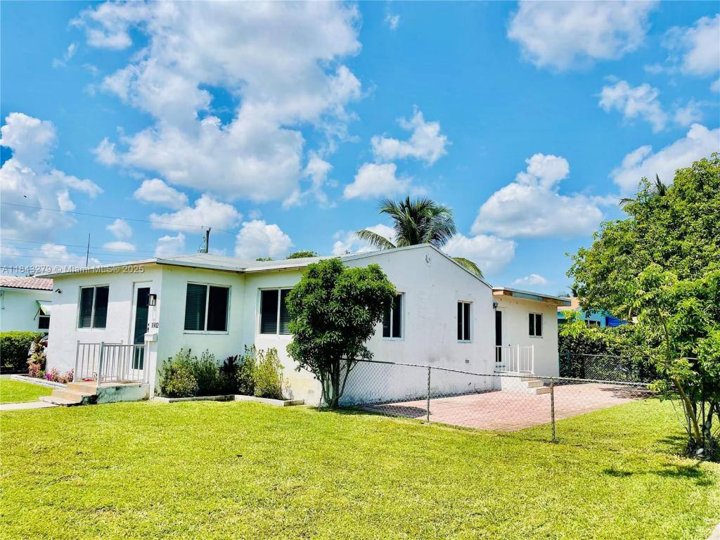 House for rent at 1002 S 27th Ave, Hollywood, FL 33020
