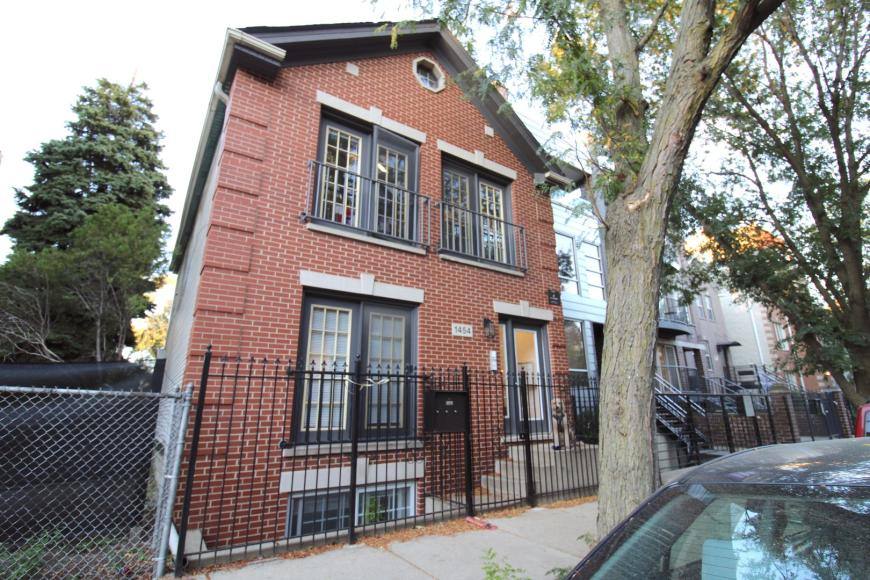 Apartment for rent at 1454 W Walton St #1, Chicago, IL 60642