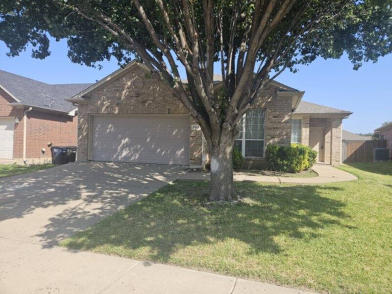 House for rent at 2613 Evening Shade Dr, Fort Worth, TX 76131