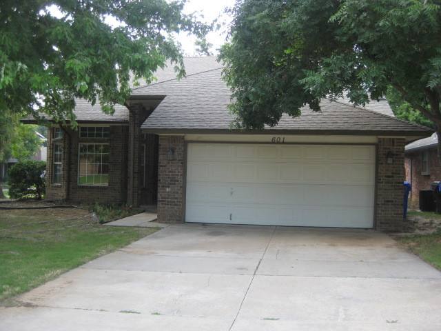 House for rent at 601 Goshawk Dr, Norman, OK 73072