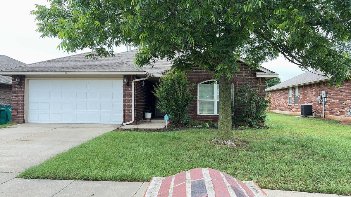 House for rent at 1109 Westridge Dr, Yukon, OK 73099