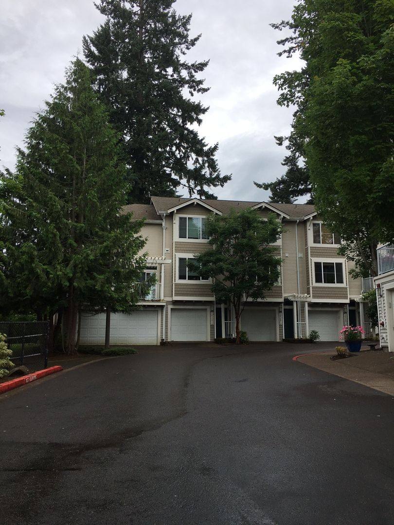Townhouse for rent at 14186 SW Barrows Rd, Portland, OR 97223