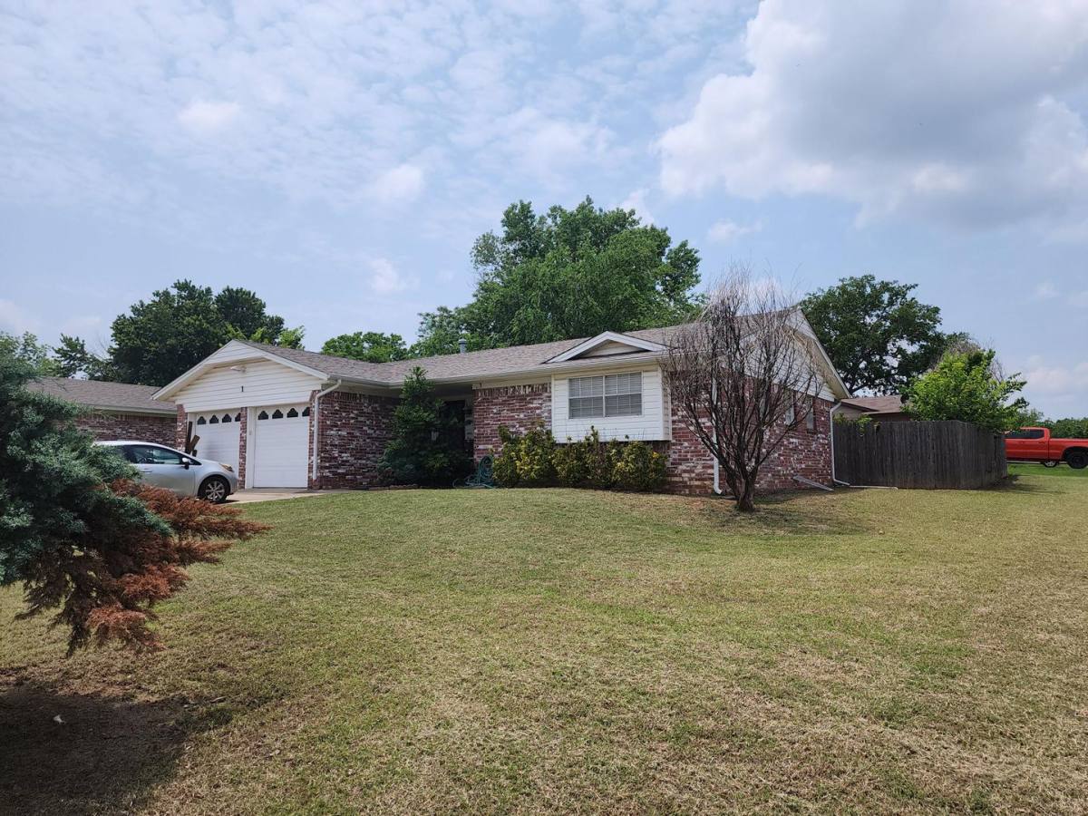 House for rent at 1 Cheyenne Dr, Shawnee, OK 74801