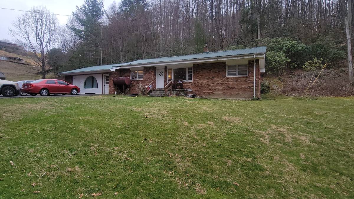 168 Roy E Brown Rd, Vilas, NC 28692