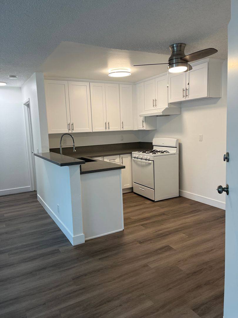 Apartment for rent at 7320 Hazeltine Ave, Van Nuys, CA 91405