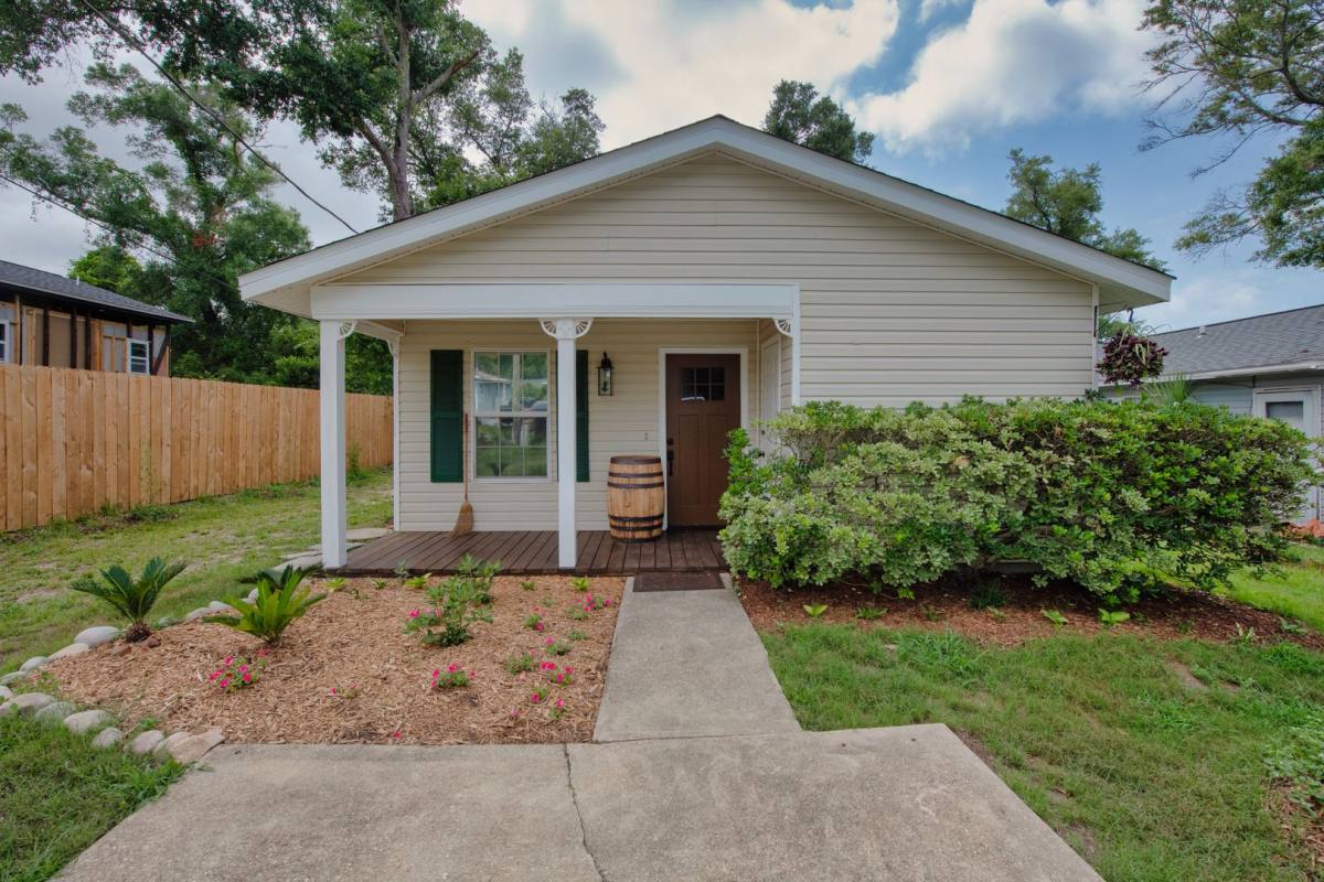 Townhouse for rent at 304 N E St, Pensacola, FL 32501