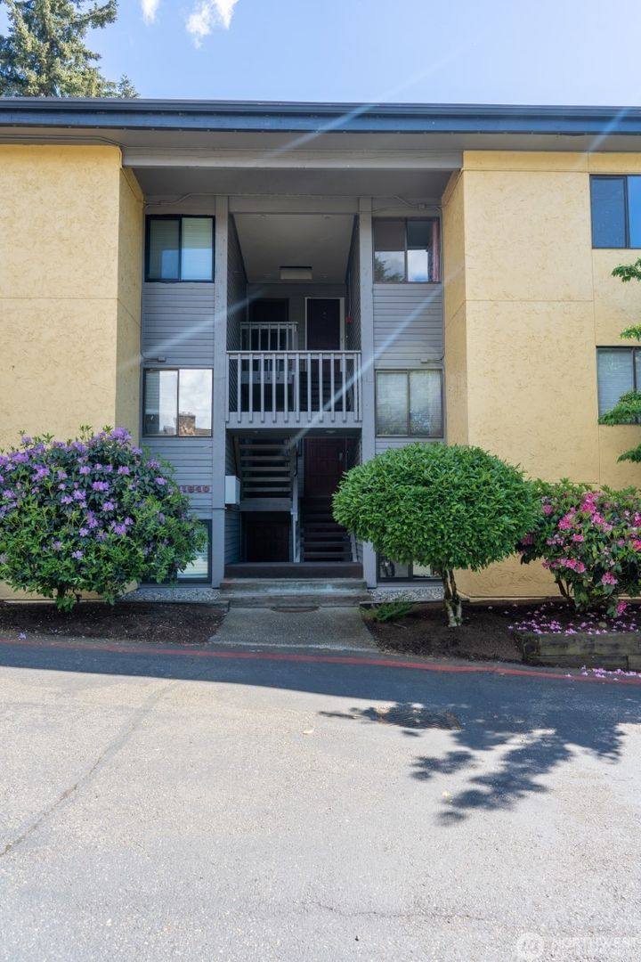 Condo for rent at 11640 100th Ave NE, Kirkland, WA 98034