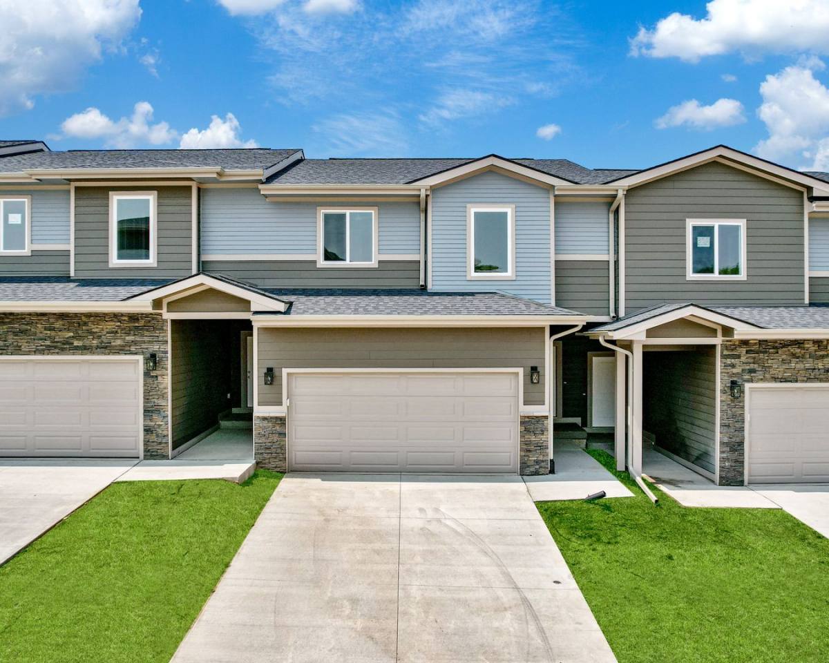 Townhouse for rent at 350 Harmony Ave, West Des Moines, IA 50266