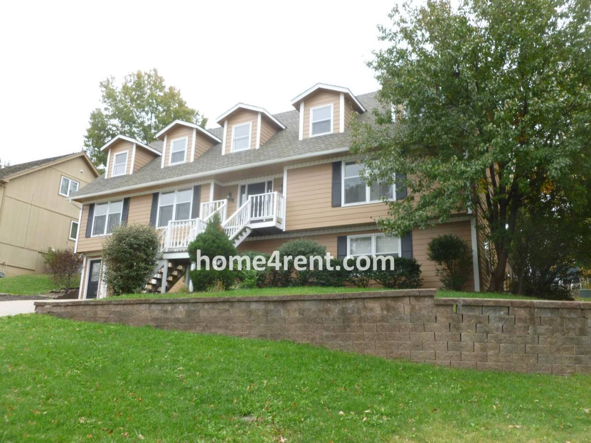 House for rent at 113 NW Hackberry St, Lees Summit, MO 64064