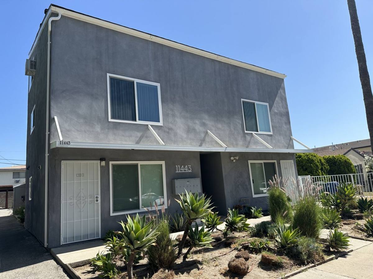 Apartment for rent at 11443 Emelita St, North Hollywood, CA 91601