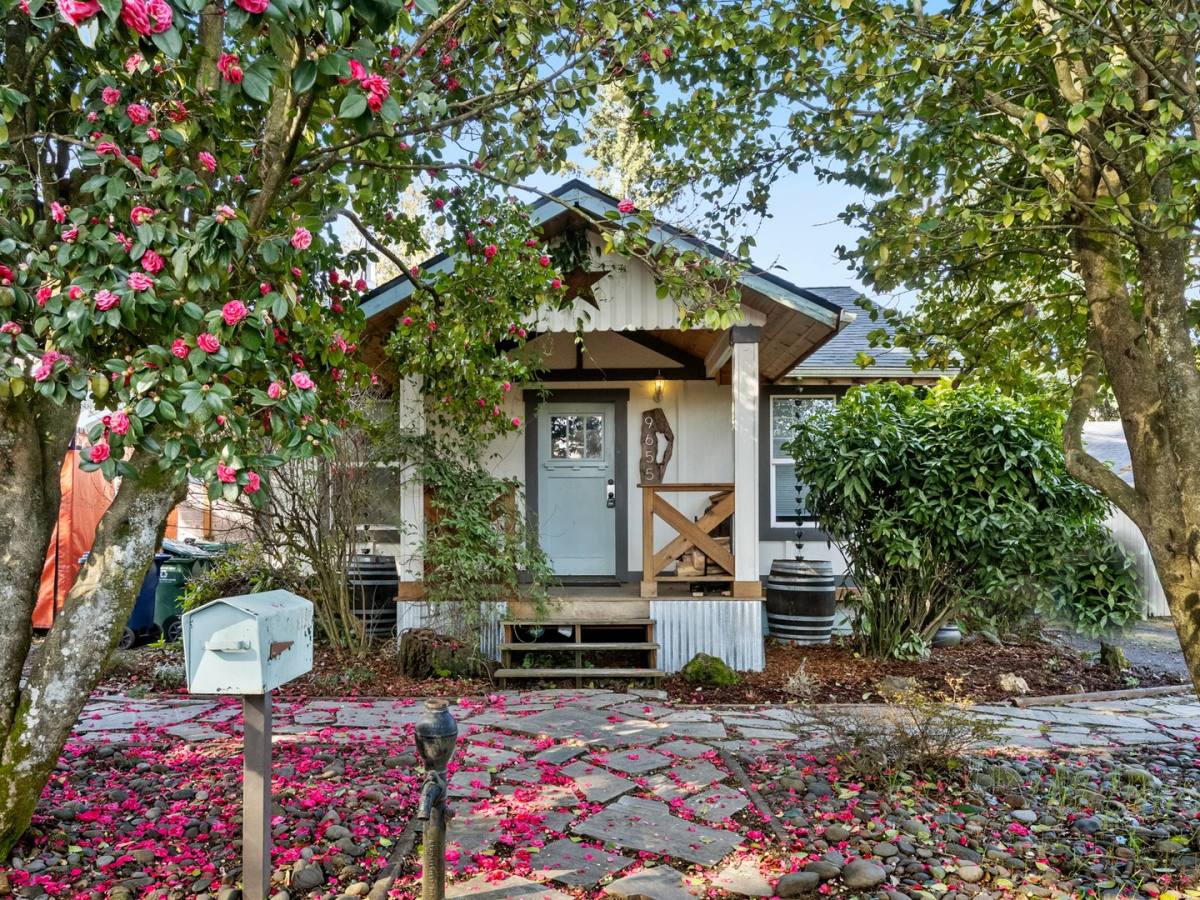 House for rent at 9655 SE 40th Ave, Portland, OR 97222