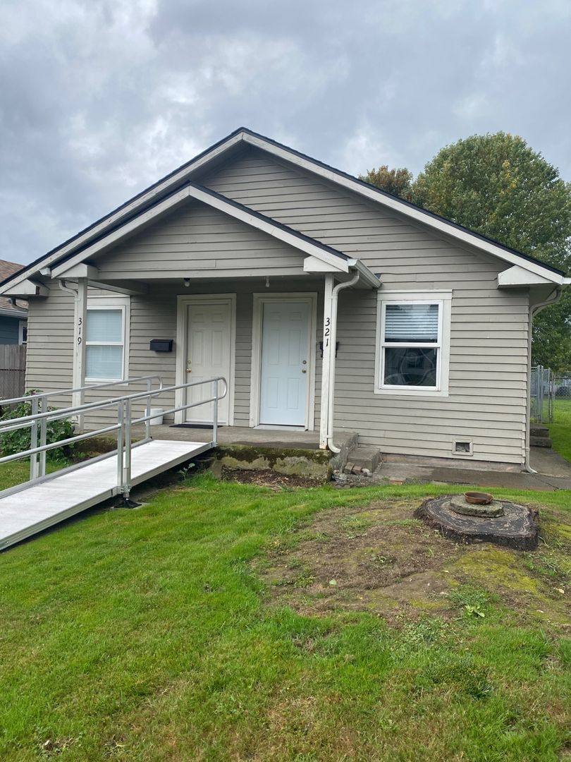 Apartment for rent at 319-321 22nd Ave, Longview, WA 98632