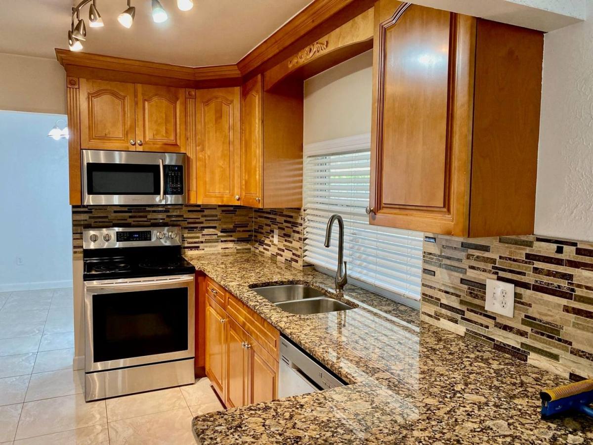 House for rent at 1283 Anhinga Dr, Wellington, FL 33414