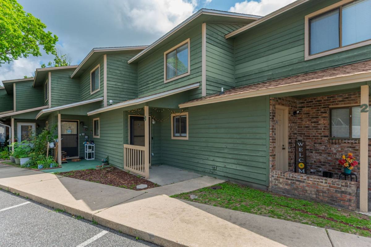 Townhouse for rent at 115 Hughes St NE, Fort Walton Beach, FL 32548