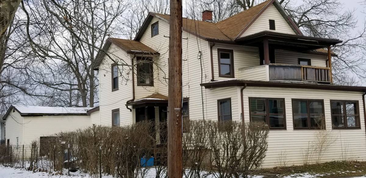 Apartment for rent at 264 W Henry, Elmira, NY 14904