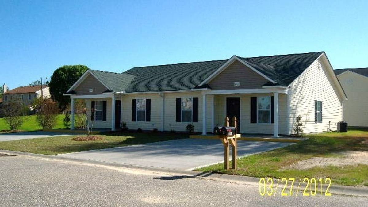 Apartment for rent at 3700 Woodcliff Dr, Lumberton, NC 28358