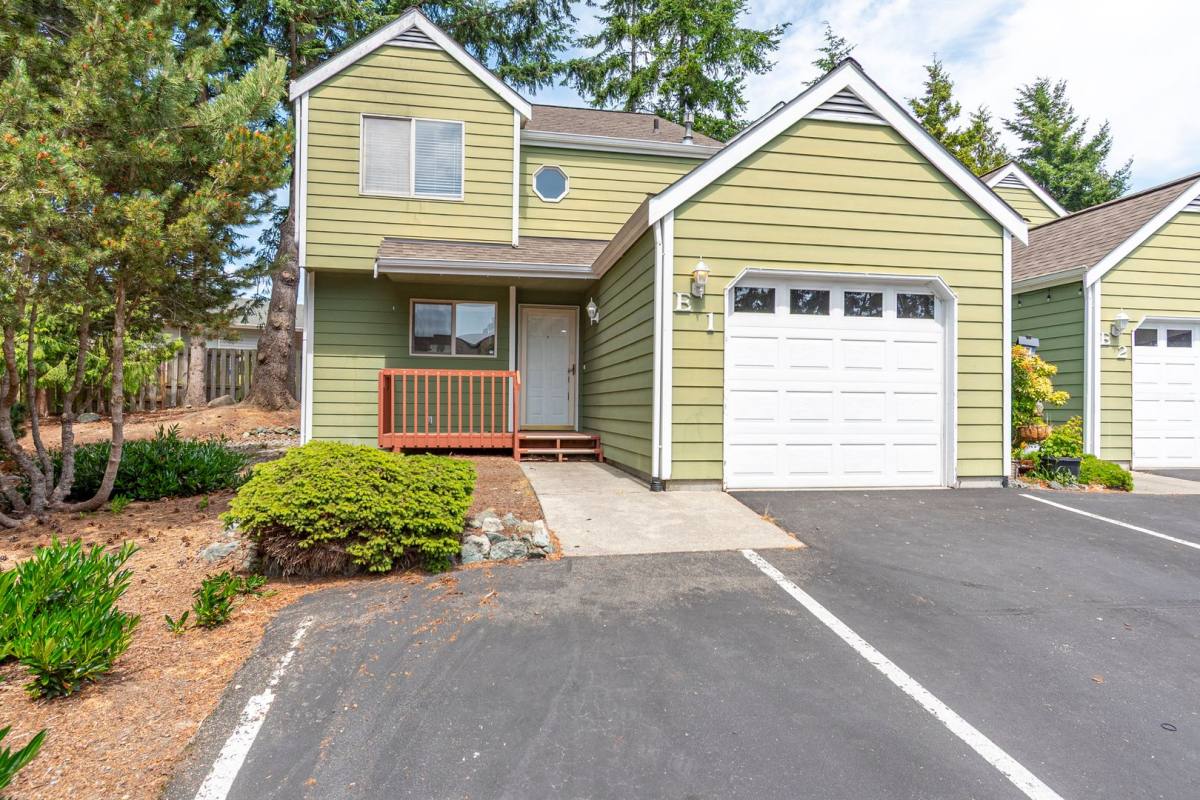 Townhouse for rent at 1250 SW Heller Rd, Oak Harbor, WA 98277