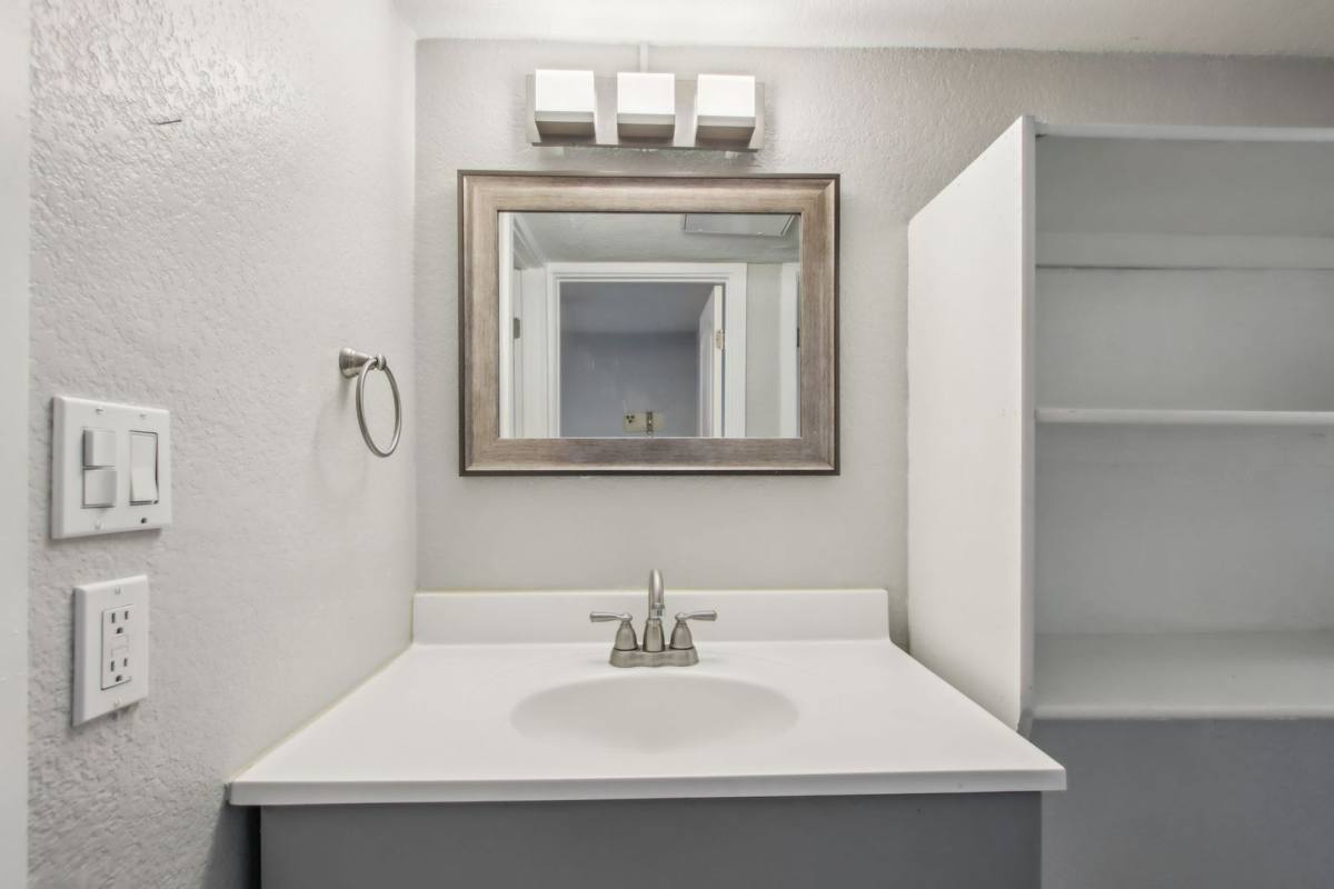 Apartment for rent at 5245 E Thomas Rd, Phoenix, AZ 85018