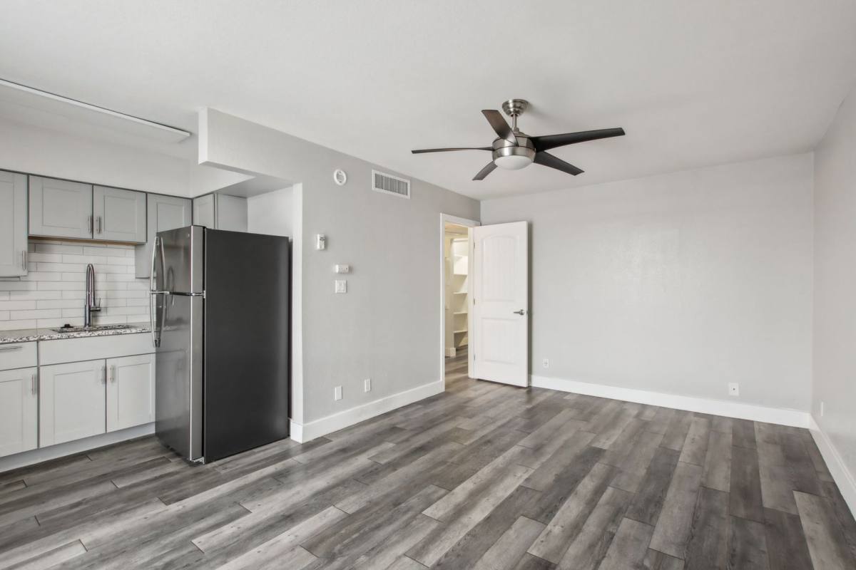 Apartment for rent at 5245 E Thomas Rd, Phoenix, AZ 85018