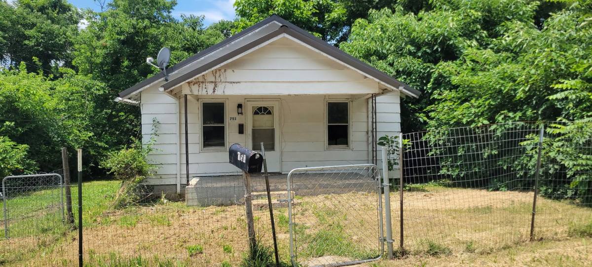 751 King St, Lebanon, MO 65536