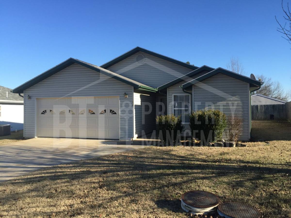 House for rent at 186 Quail Run Rd, Branson, MO 65616