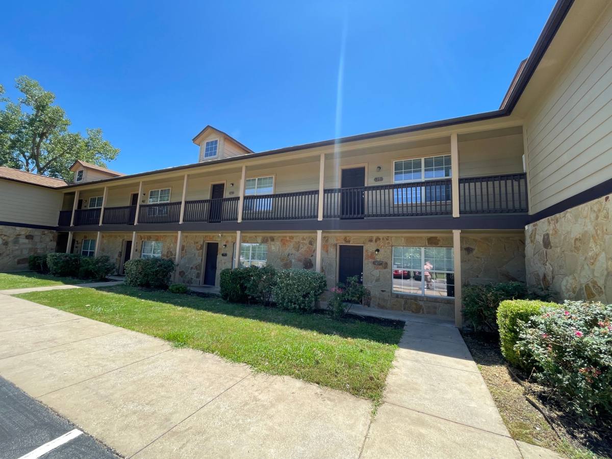 Apartment for rent at 413 Lion Dr, Leander, TX 78641
