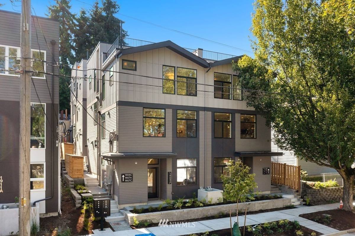 Townhouse for rent at 1907 15th Ave S #D, Seattle, WA 98144