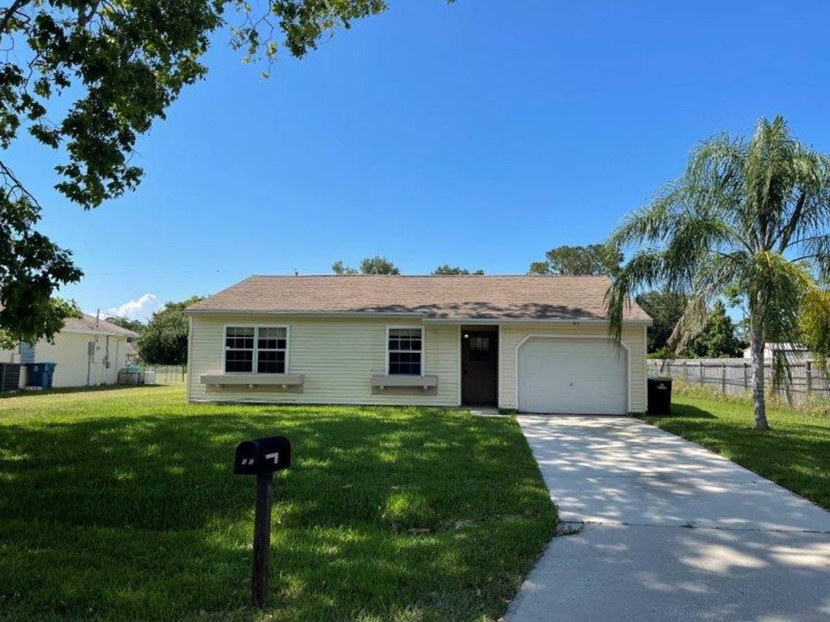 House for rent at 1015 Grandeur St SE, Palm Bay, FL 32909