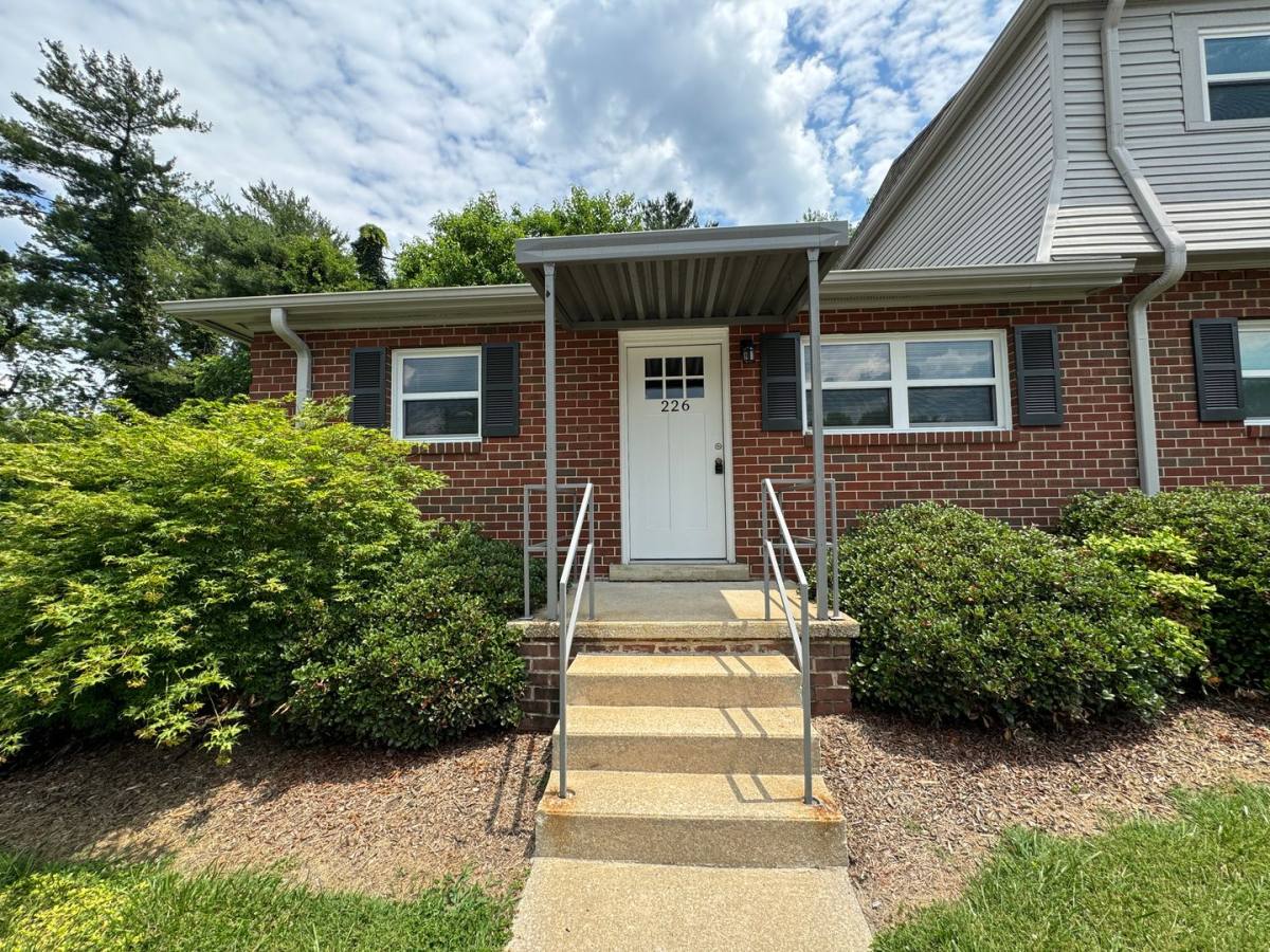 226 Mayberry Ave, Mount Airy, NC 27030