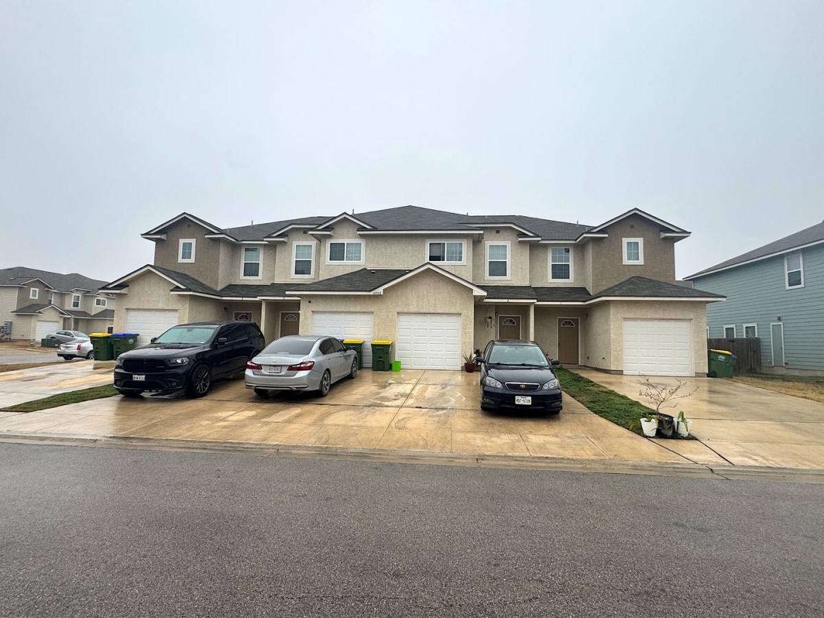 Townhouse for rent at 16922 Dancing Ava, Schertz, TX 78154
