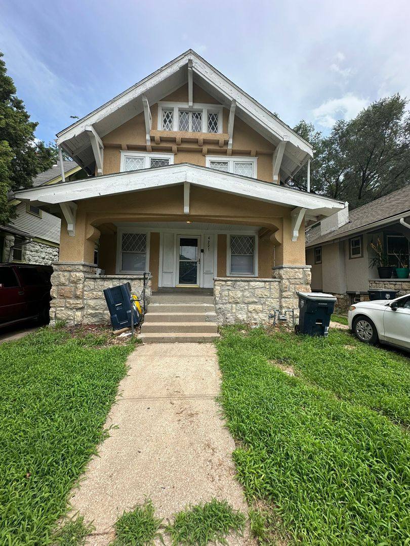 House for rent at 4221 Chestnut Ave, Kansas City, MO 64130