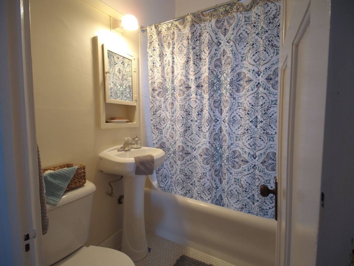 Apartment for rent at 1717 E Newton Ave, Milwaukee, WI 53211