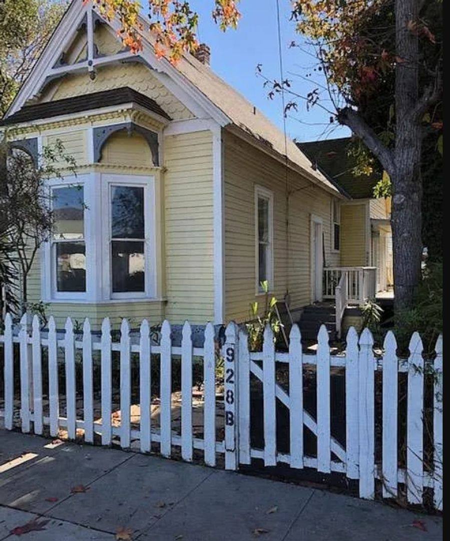 Apartment for rent at 928-930 Yale St, Santa Paula, CA 93060