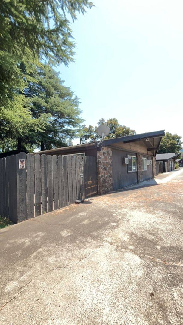 Apartment for rent at 1139 Morrow Rd, Medford, OR 97504
