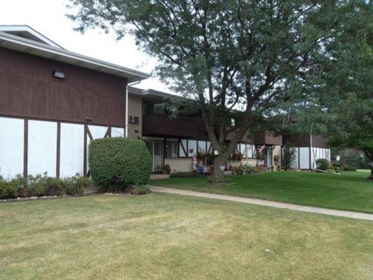 Apartment for rent at 2111 Refset Dr, Janesville, WI 53545
