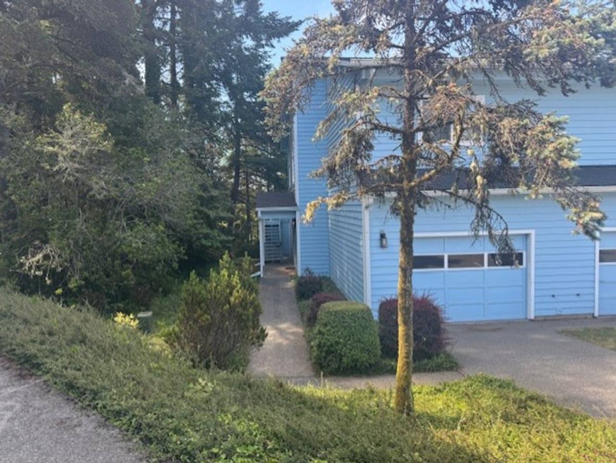 House for rent at 1445 Seacrest Lane, Brookings, OR 97415