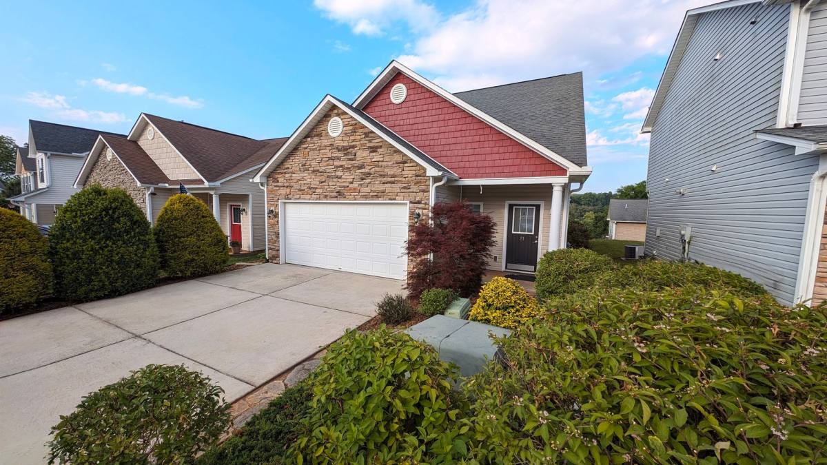 House for rent at 21 Daphne Dr, Arden, NC 28704